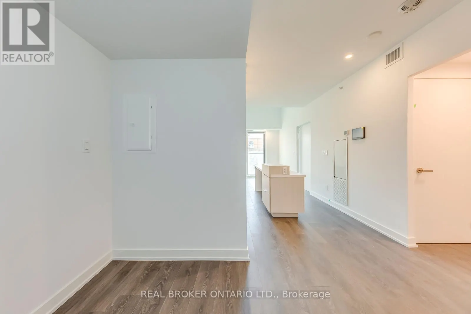 303 - 370 MARTHA STREET