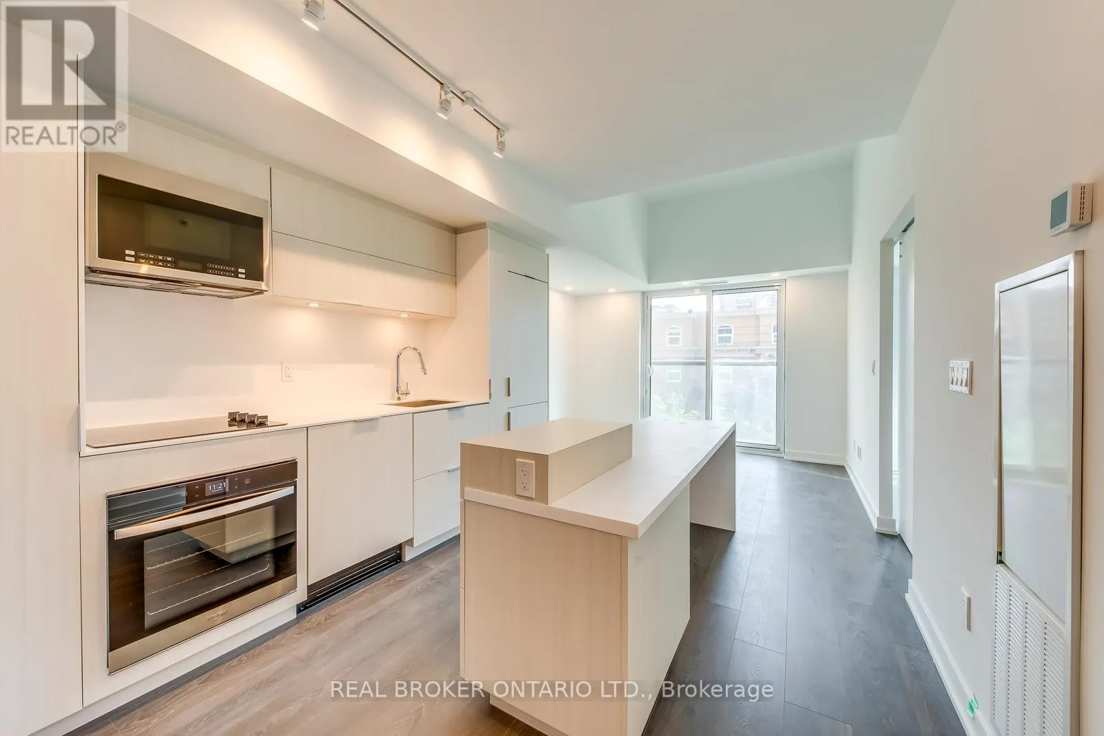 303 - 370 MARTHA STREET