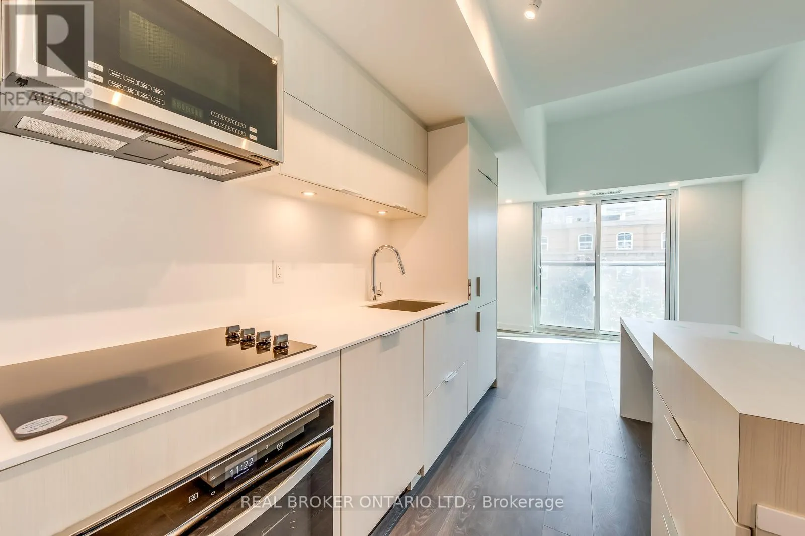 303 - 370 MARTHA STREET