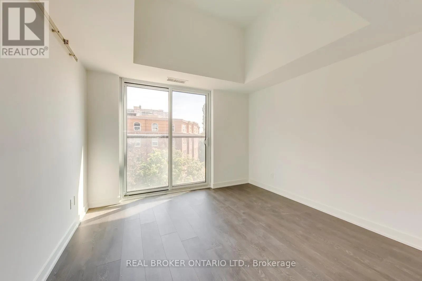 303 - 370 MARTHA STREET