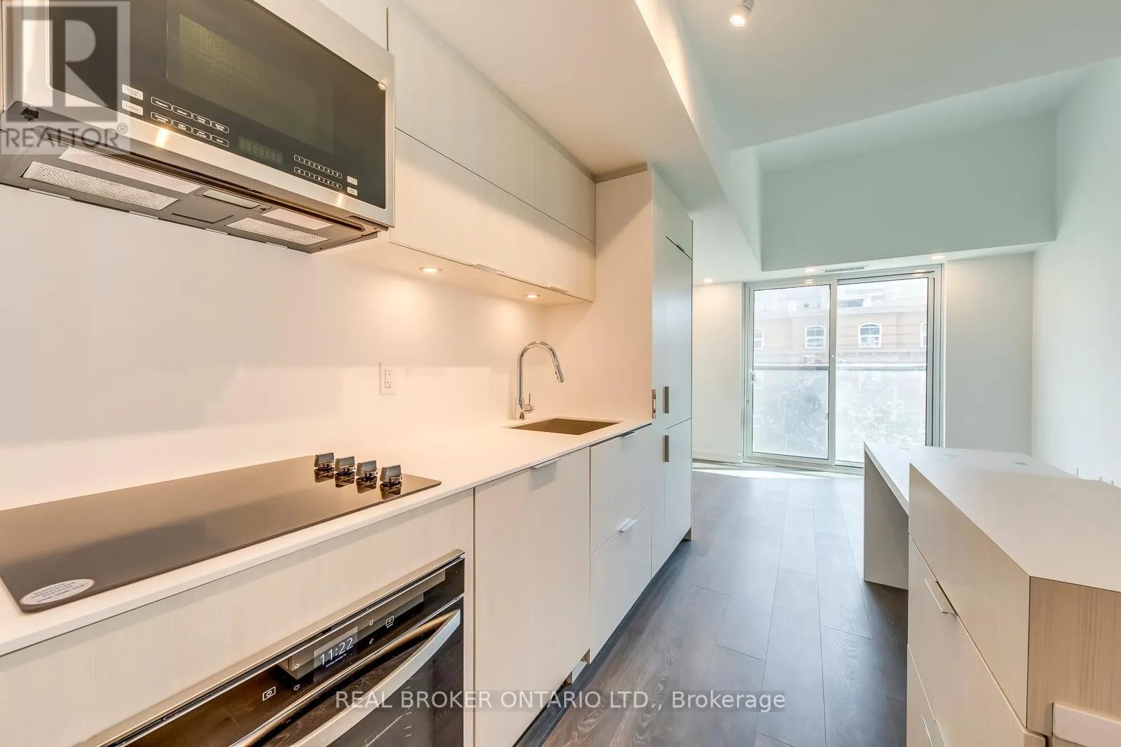303 - 370 MARTHA STREET