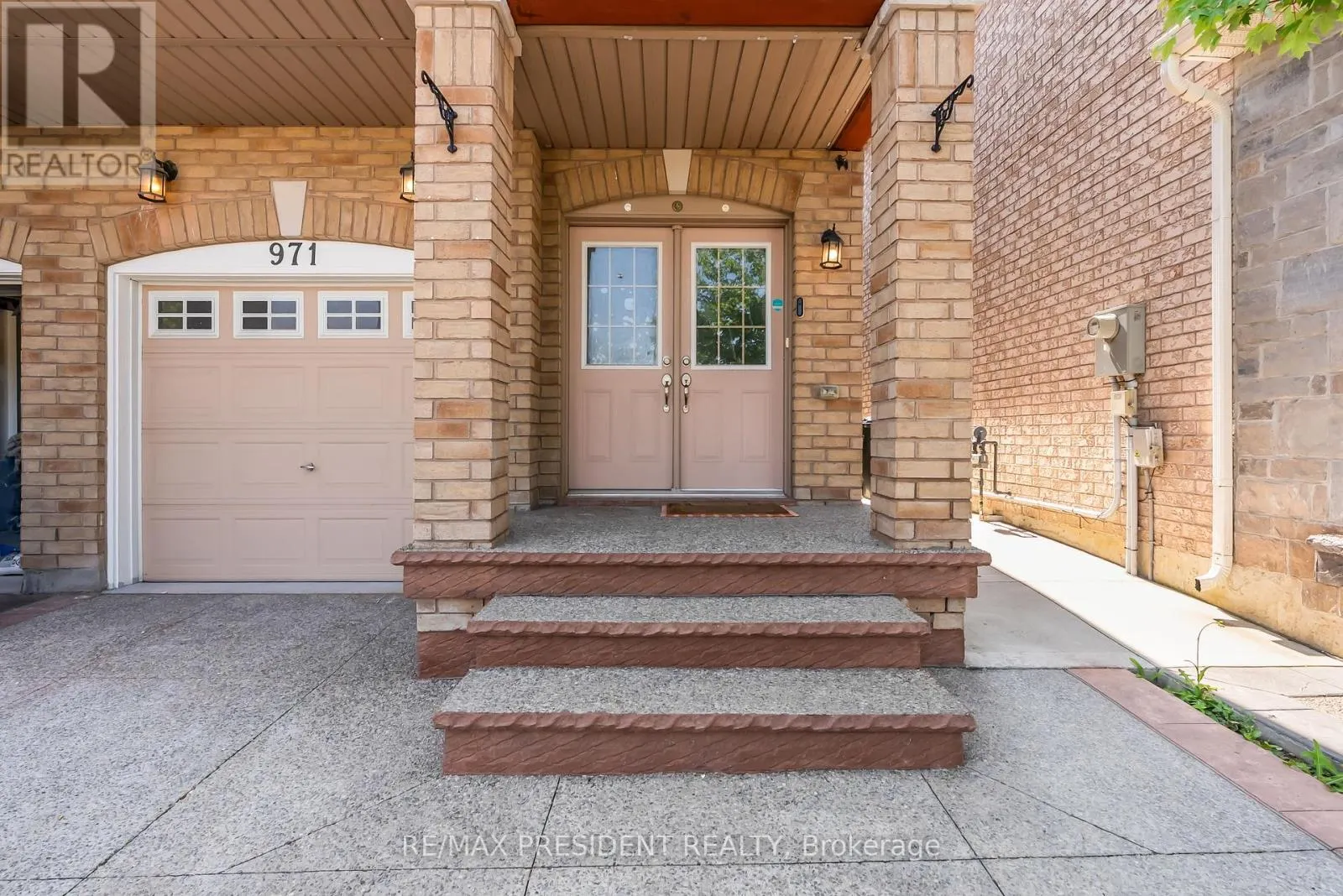 971 FRANCINE CRESCENT