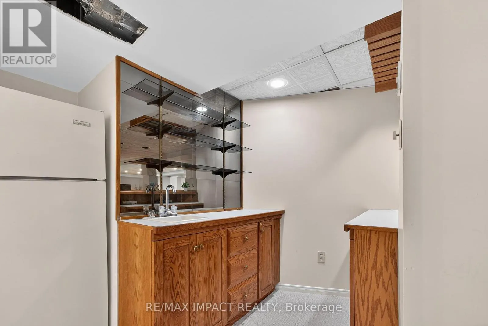 4086 ROSSLAND CRESCENT