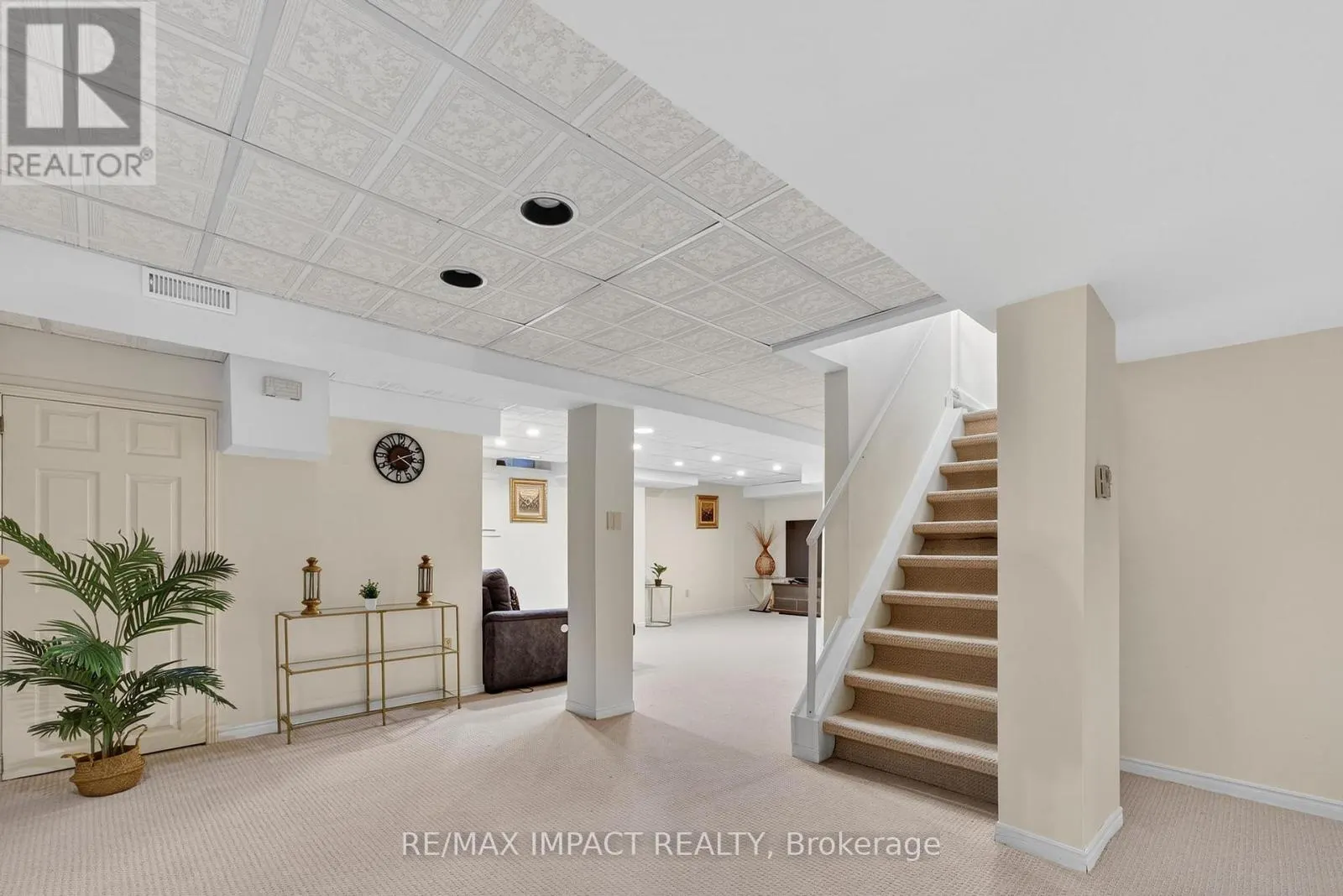4086 ROSSLAND CRESCENT