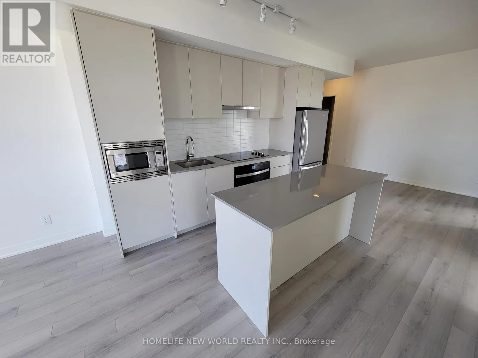408 - 3079 TRAFALGAR ROAD