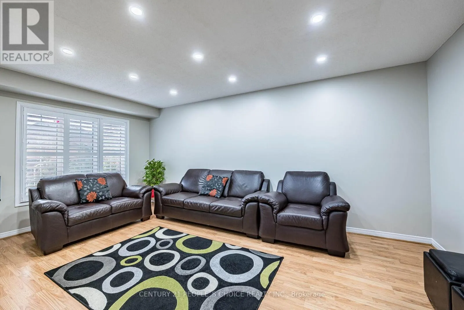 22 DOMENICO CRESCENT