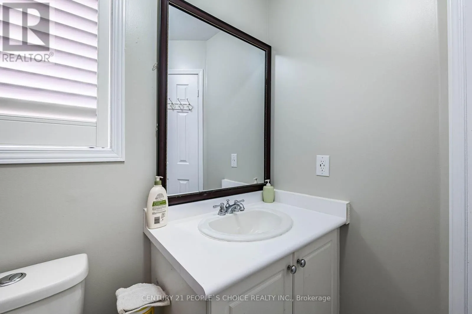 22 DOMENICO CRESCENT