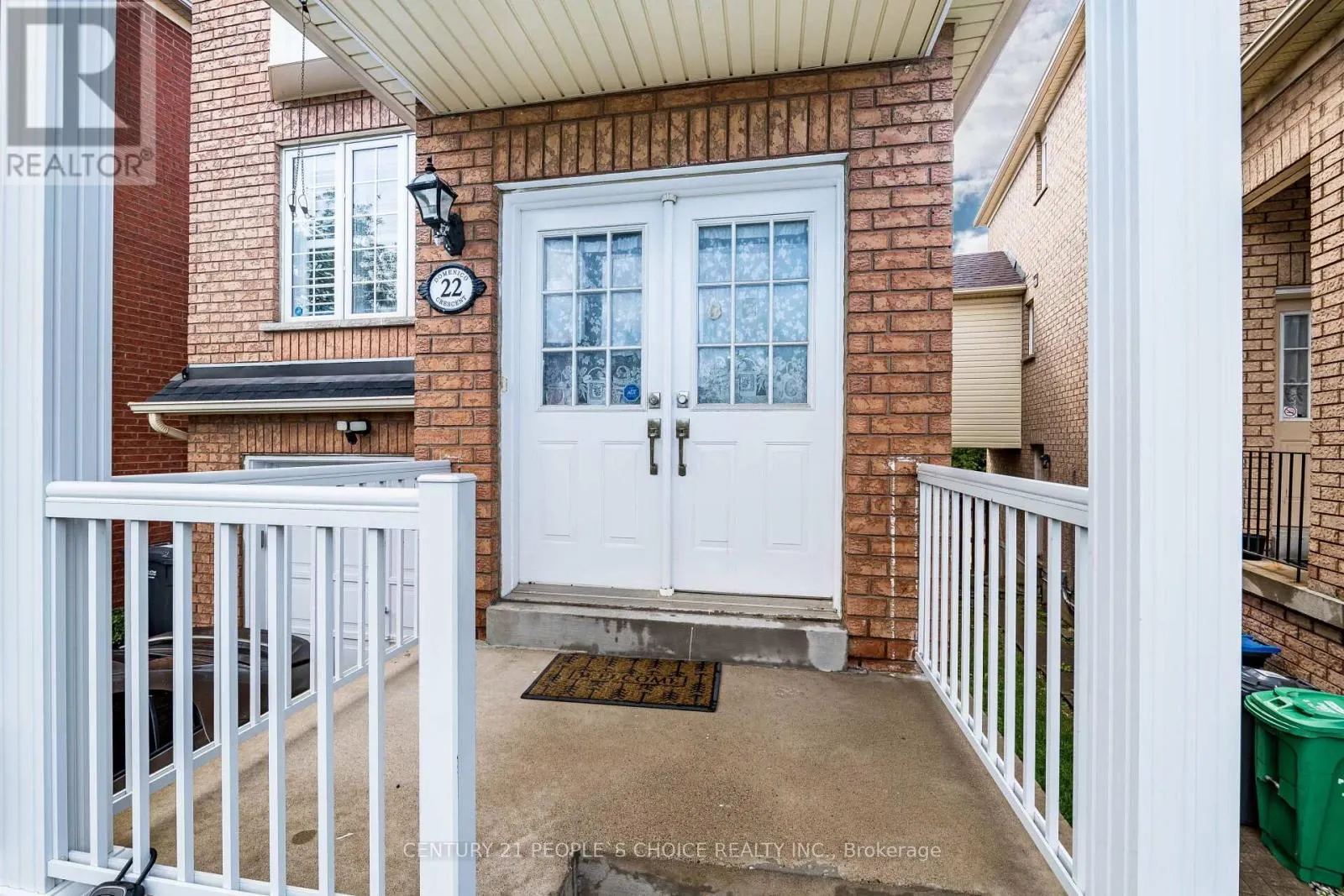 22 DOMENICO CRESCENT