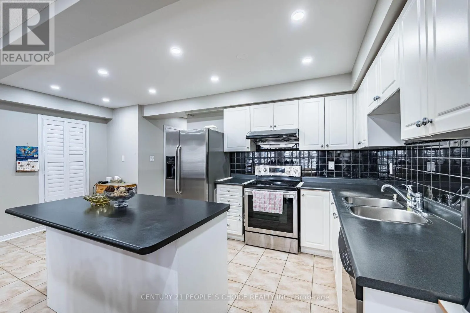 22 DOMENICO CRESCENT