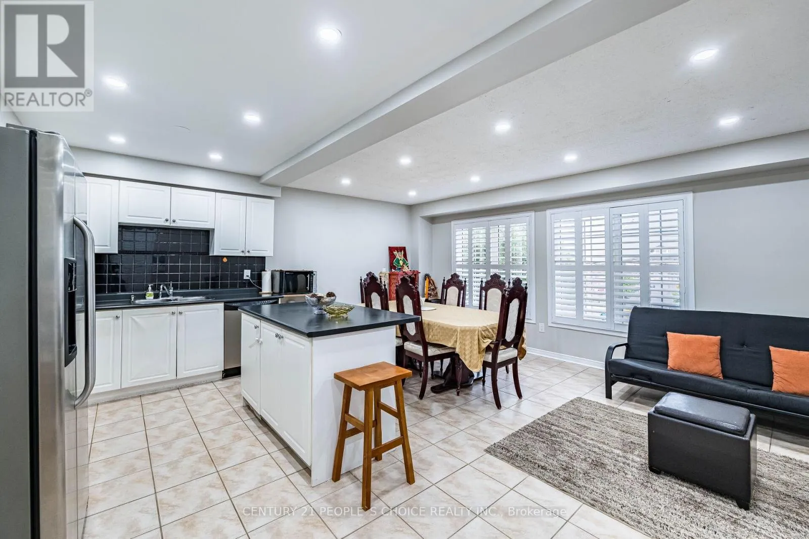 22 DOMENICO CRESCENT