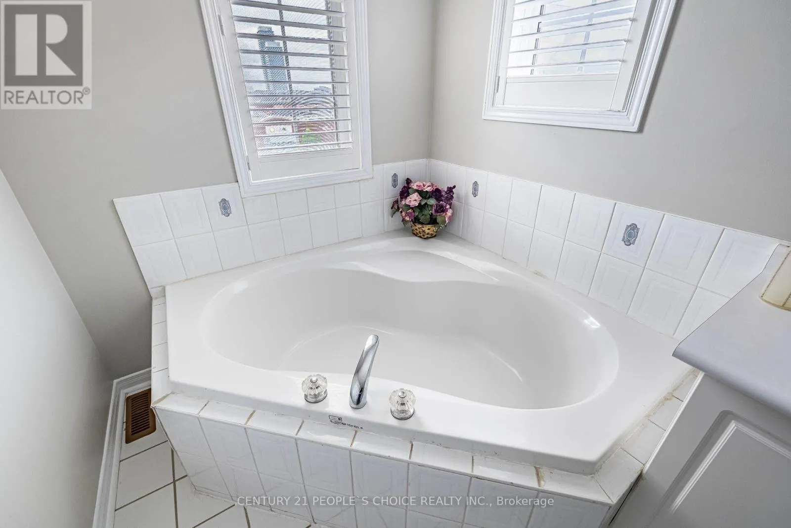 22 DOMENICO CRESCENT