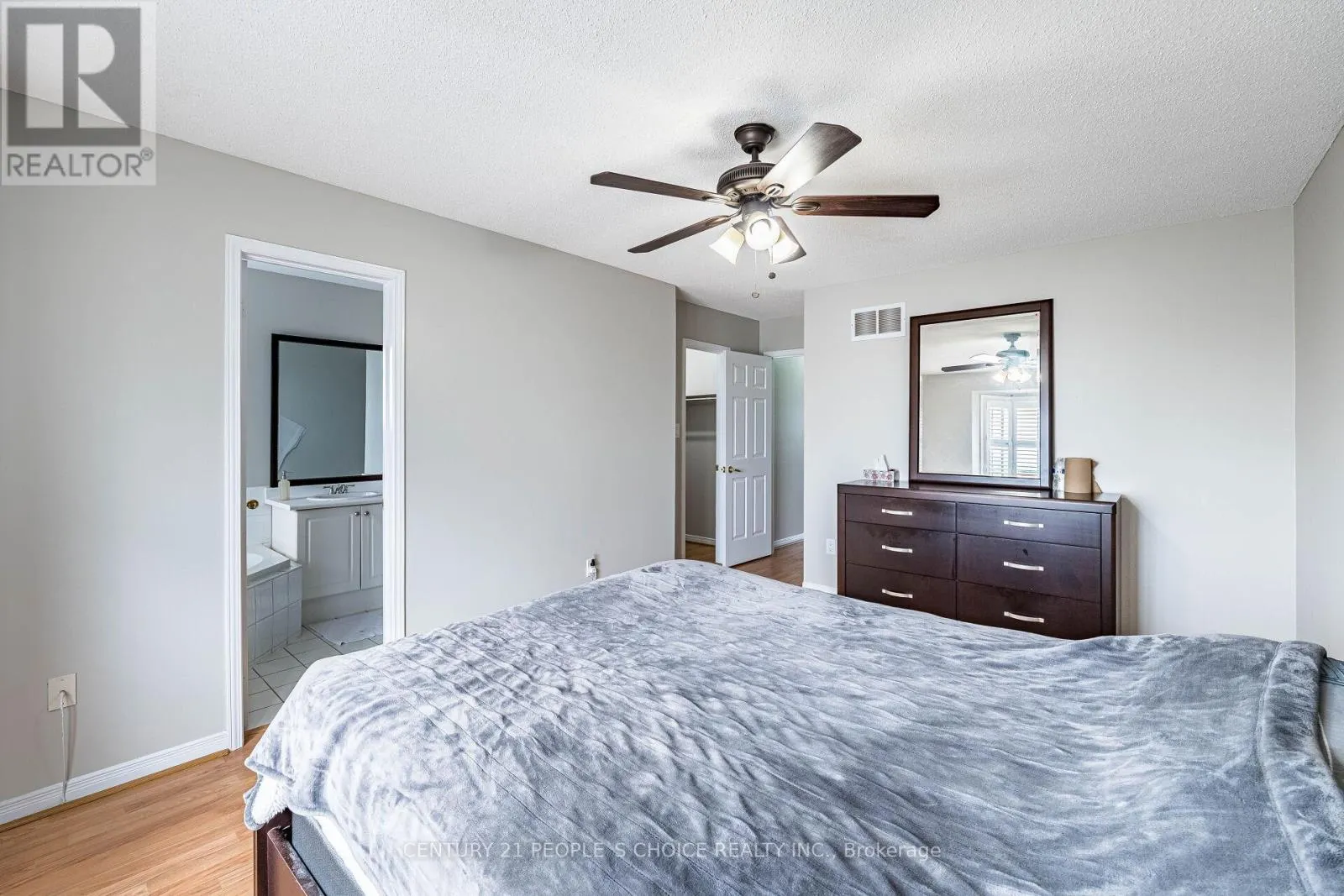 22 DOMENICO CRESCENT