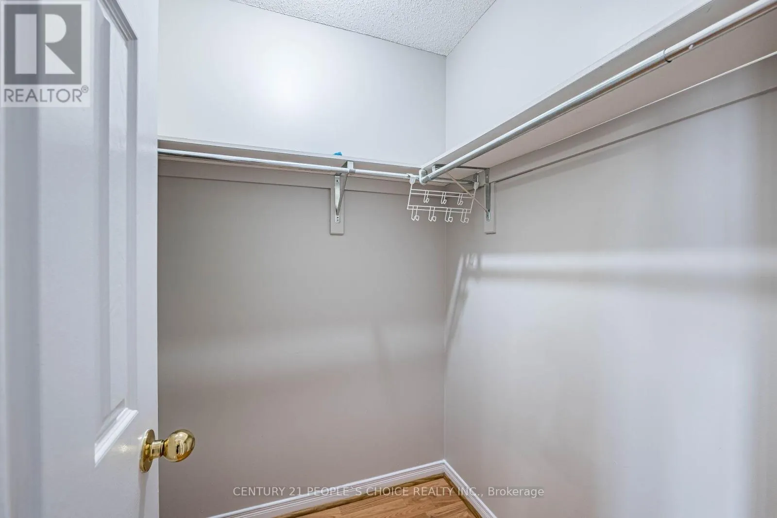 22 DOMENICO CRESCENT