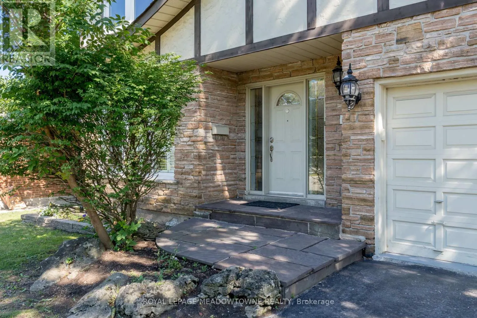 1628 WOODEDEN DRIVE