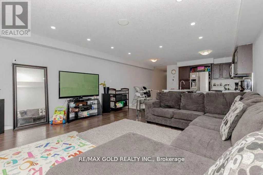 475 QUEEN MARY DRIVE