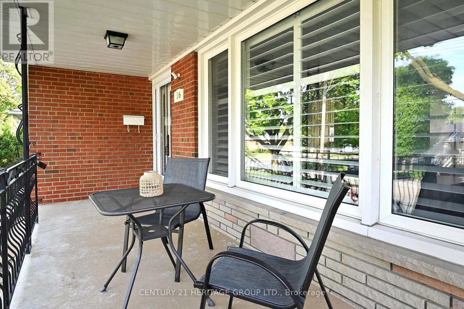 16 MARBLEHEAD ROAD