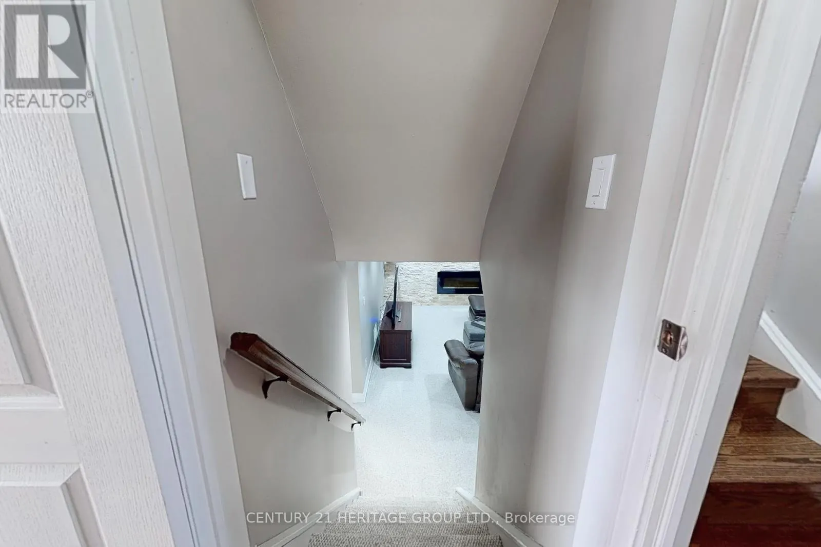 16 MARBLEHEAD ROAD