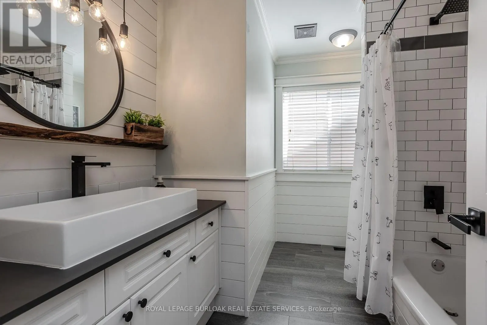 2214 KENNETH CRESCENT