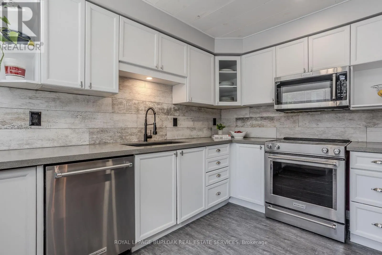 2214 KENNETH CRESCENT