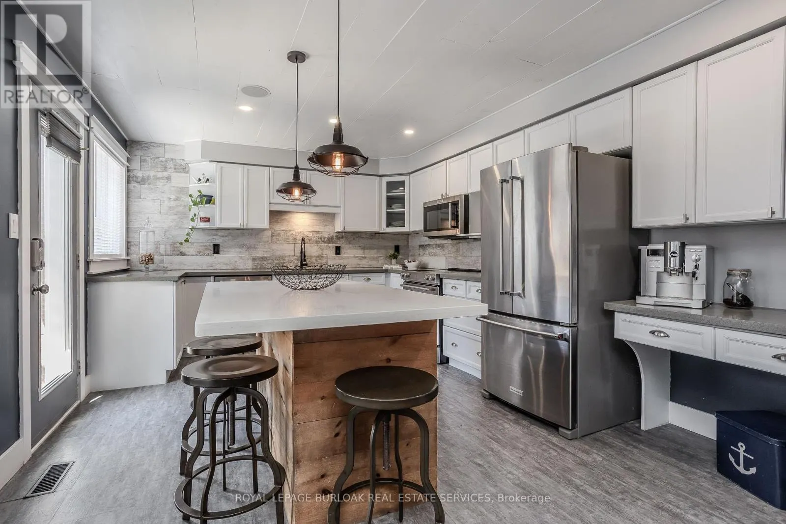 2214 KENNETH CRESCENT
