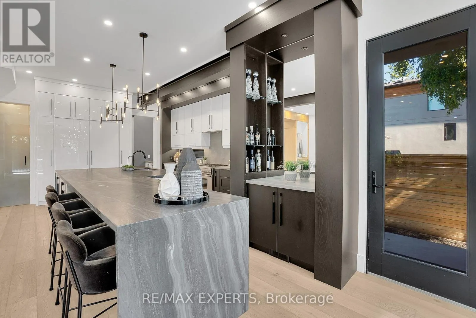 7 WOODVALLEY DRIVE