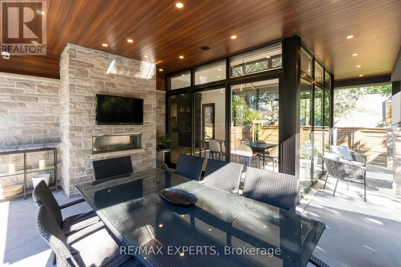 7 WOODVALLEY DRIVE