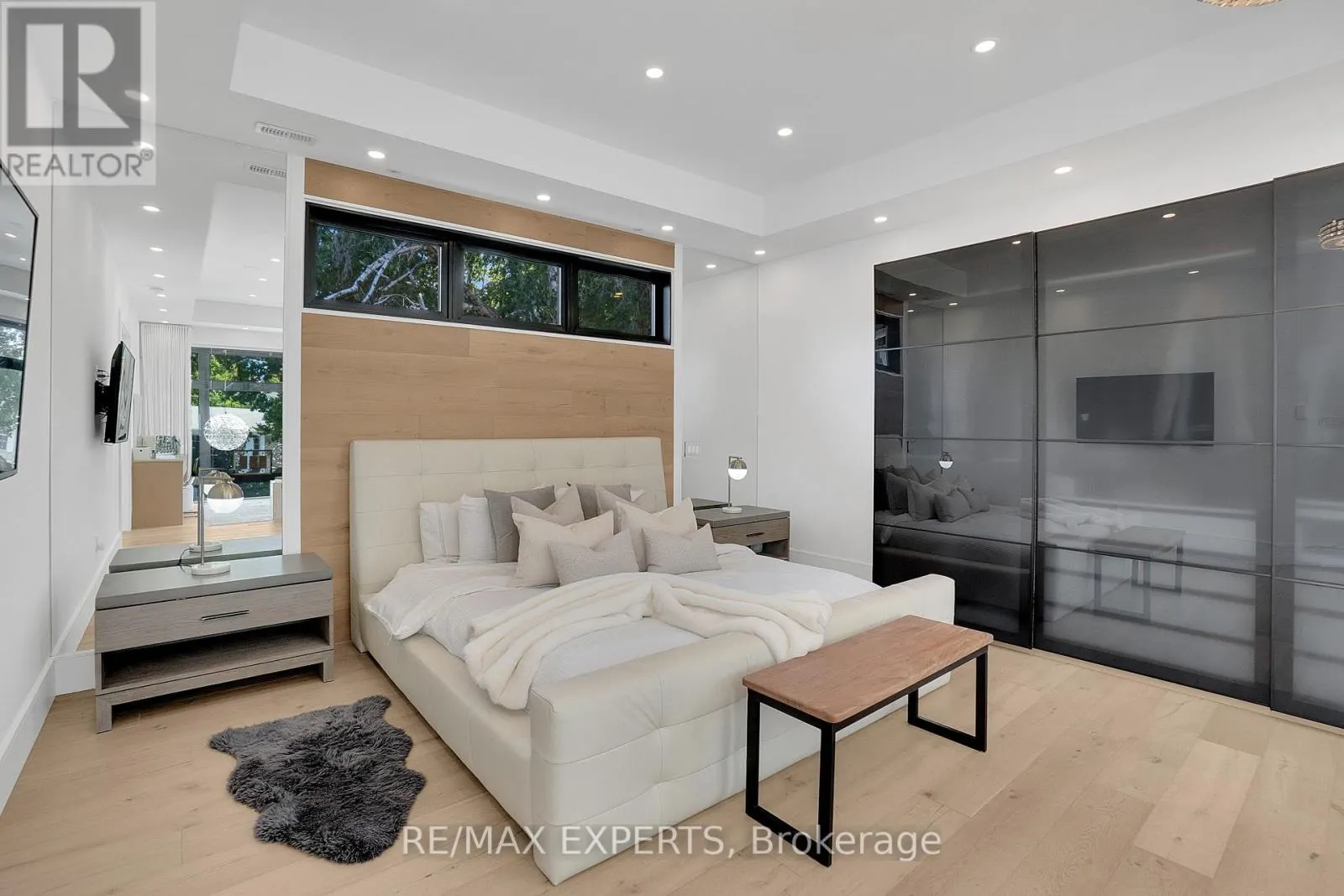 7 WOODVALLEY DRIVE