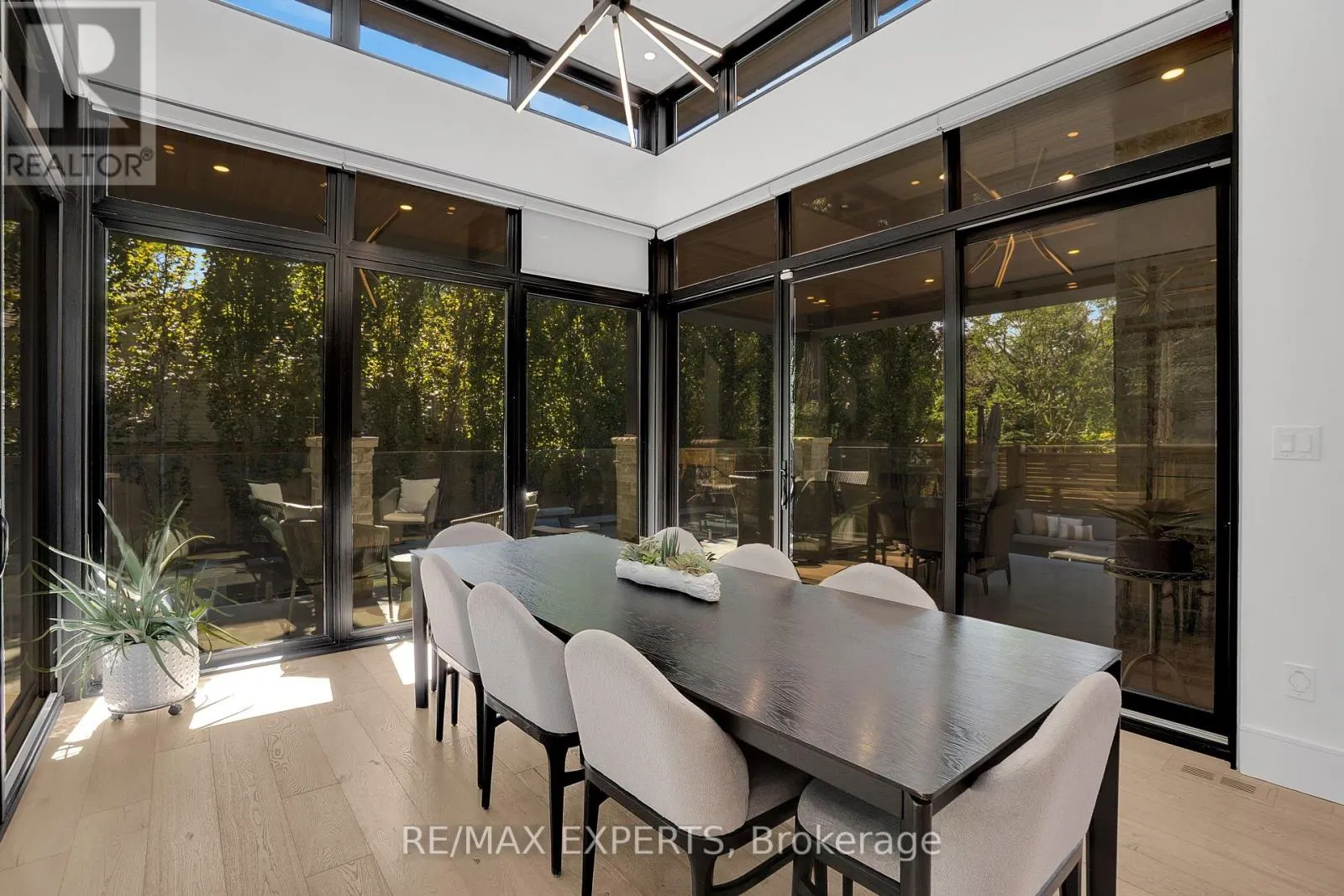 7 WOODVALLEY DRIVE