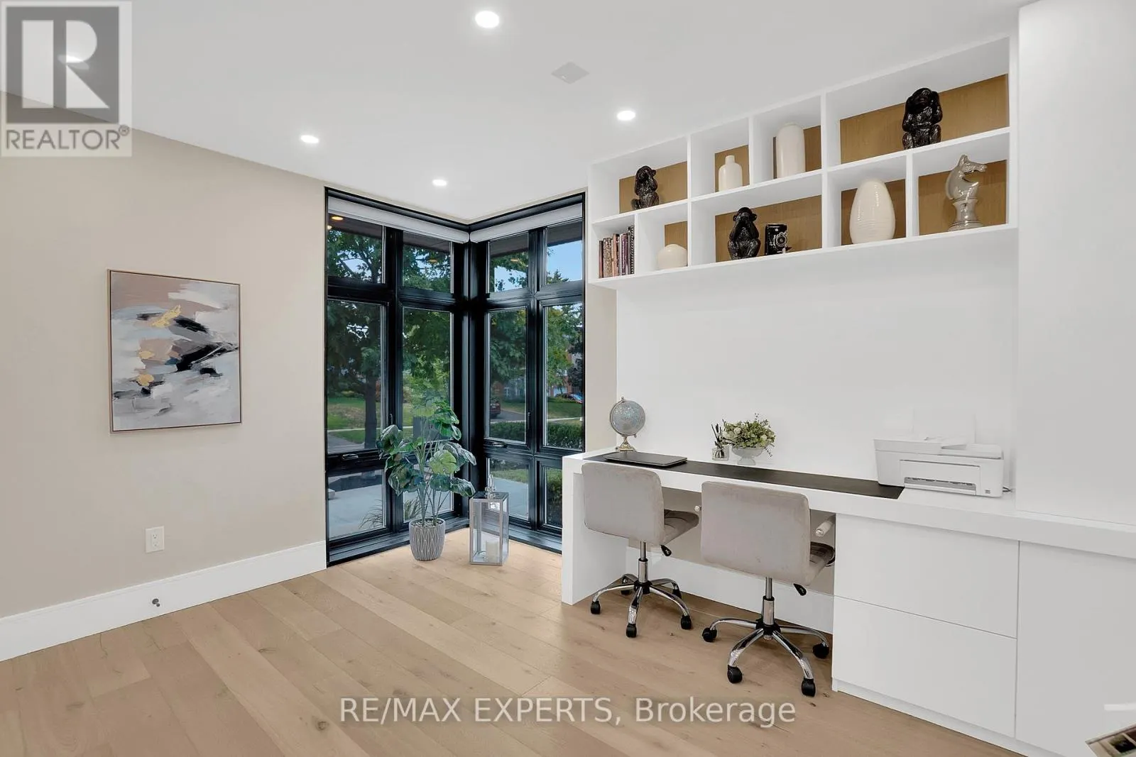 7 WOODVALLEY DRIVE