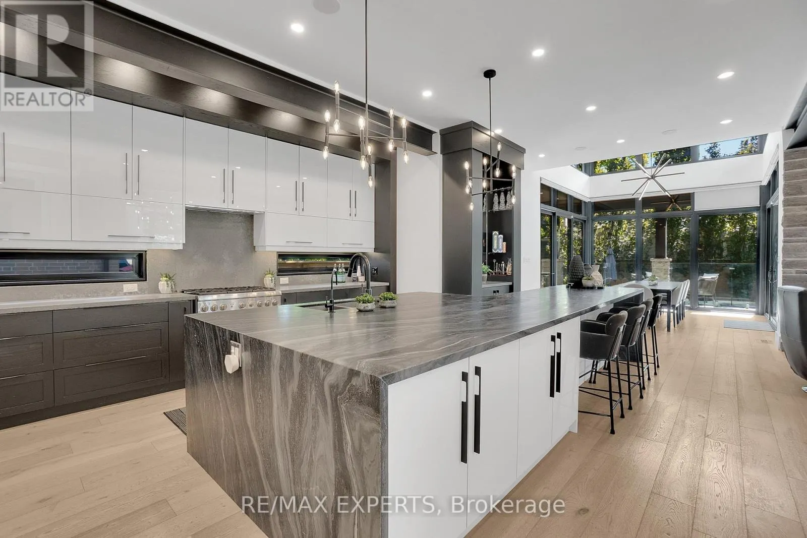 7 WOODVALLEY DRIVE