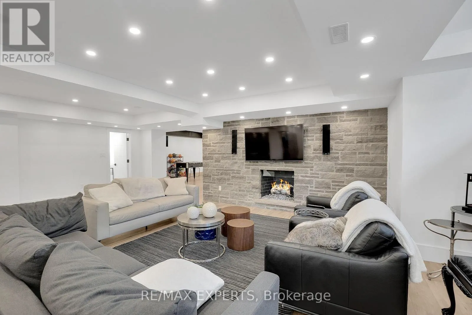 7 WOODVALLEY DRIVE