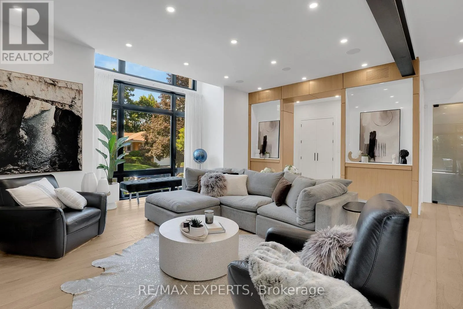 7 WOODVALLEY DRIVE