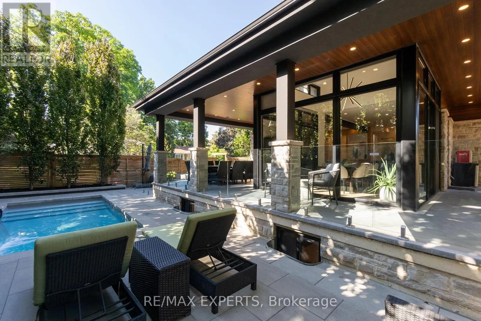 7 WOODVALLEY DRIVE