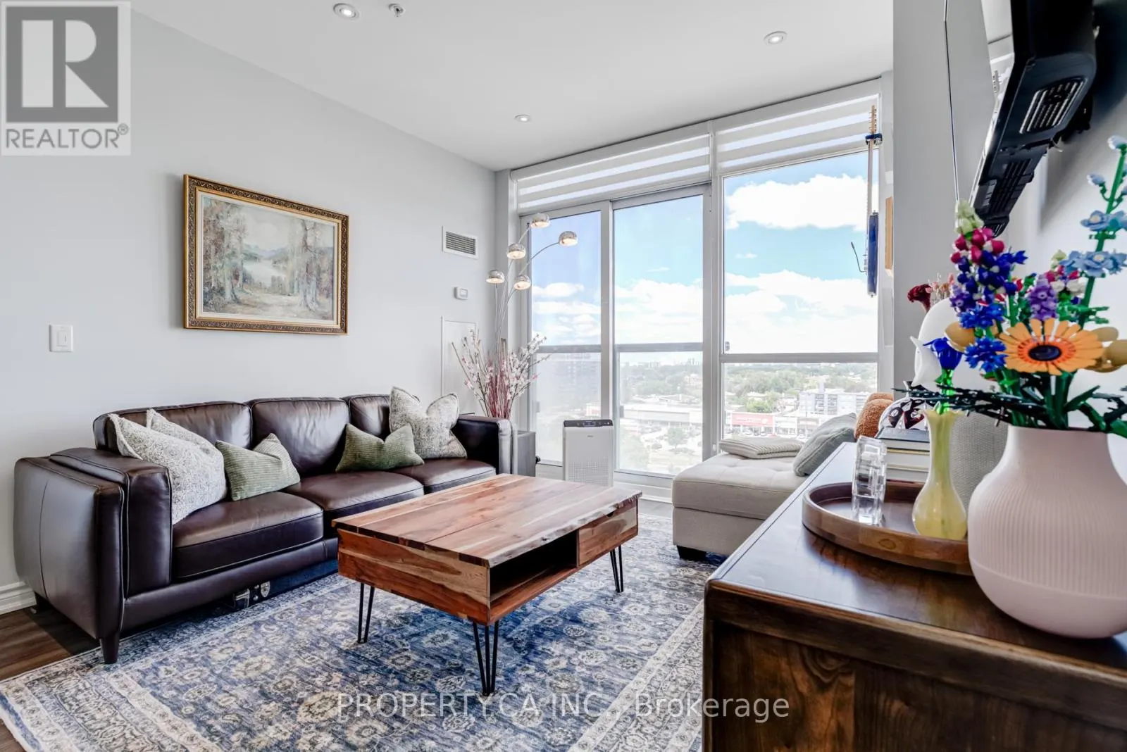1111 - 15 JAMES FINLAY WAY