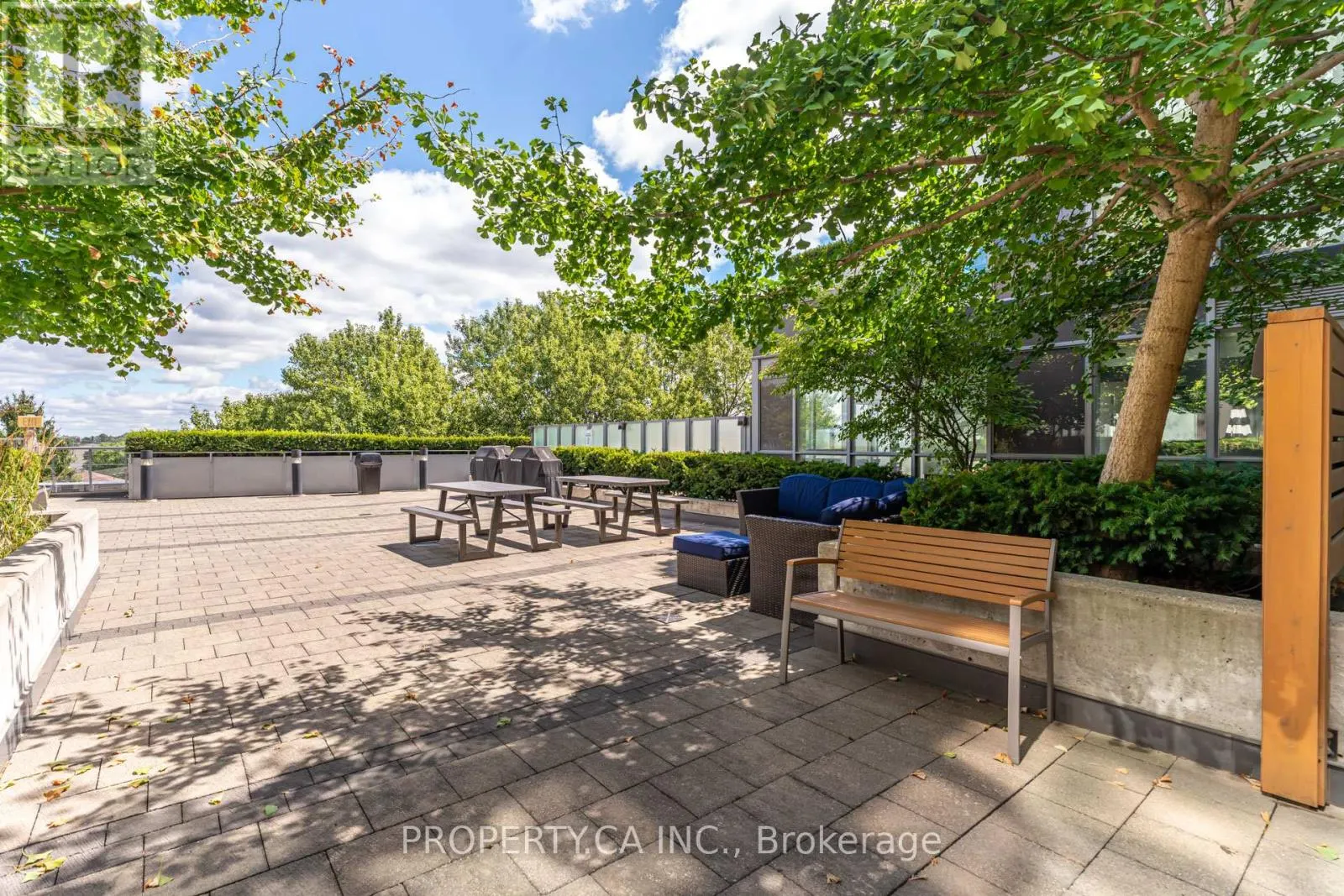 1111 - 15 JAMES FINLAY WAY