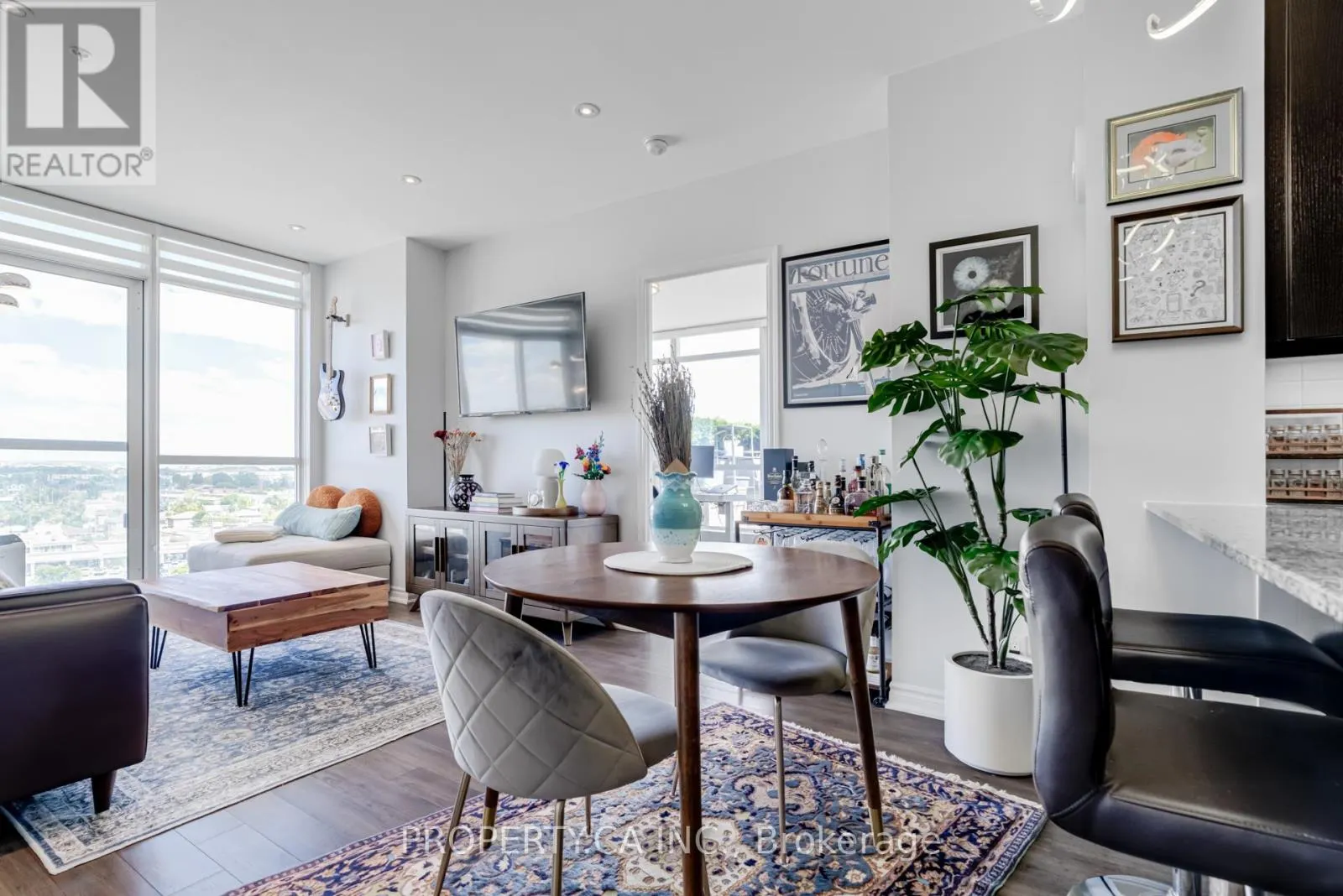 1111 - 15 JAMES FINLAY WAY