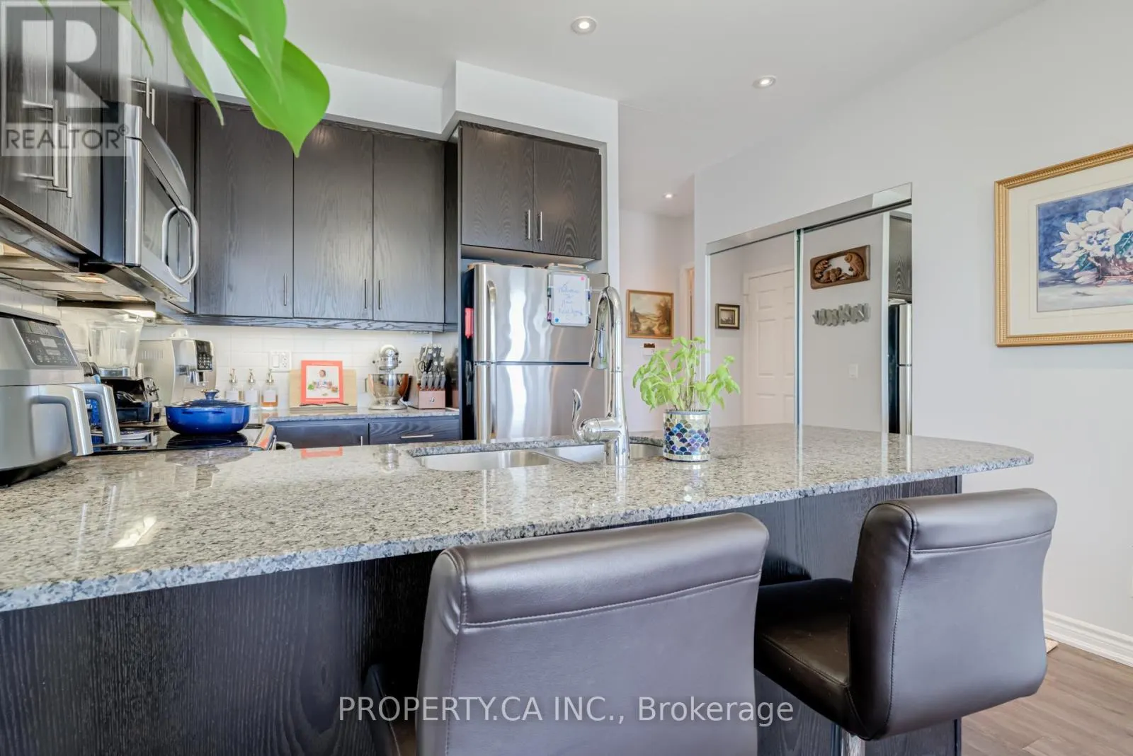 1111 - 15 JAMES FINLAY WAY