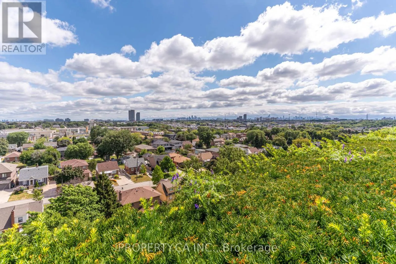 1111 - 15 JAMES FINLAY WAY