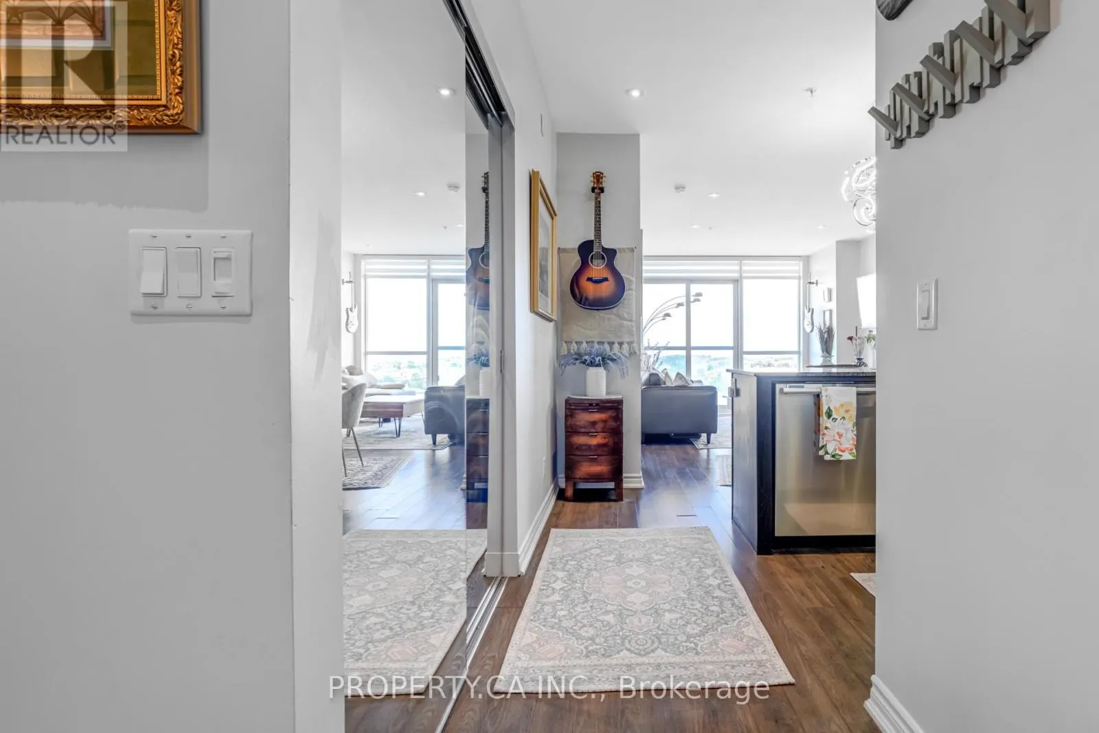 1111 - 15 JAMES FINLAY WAY