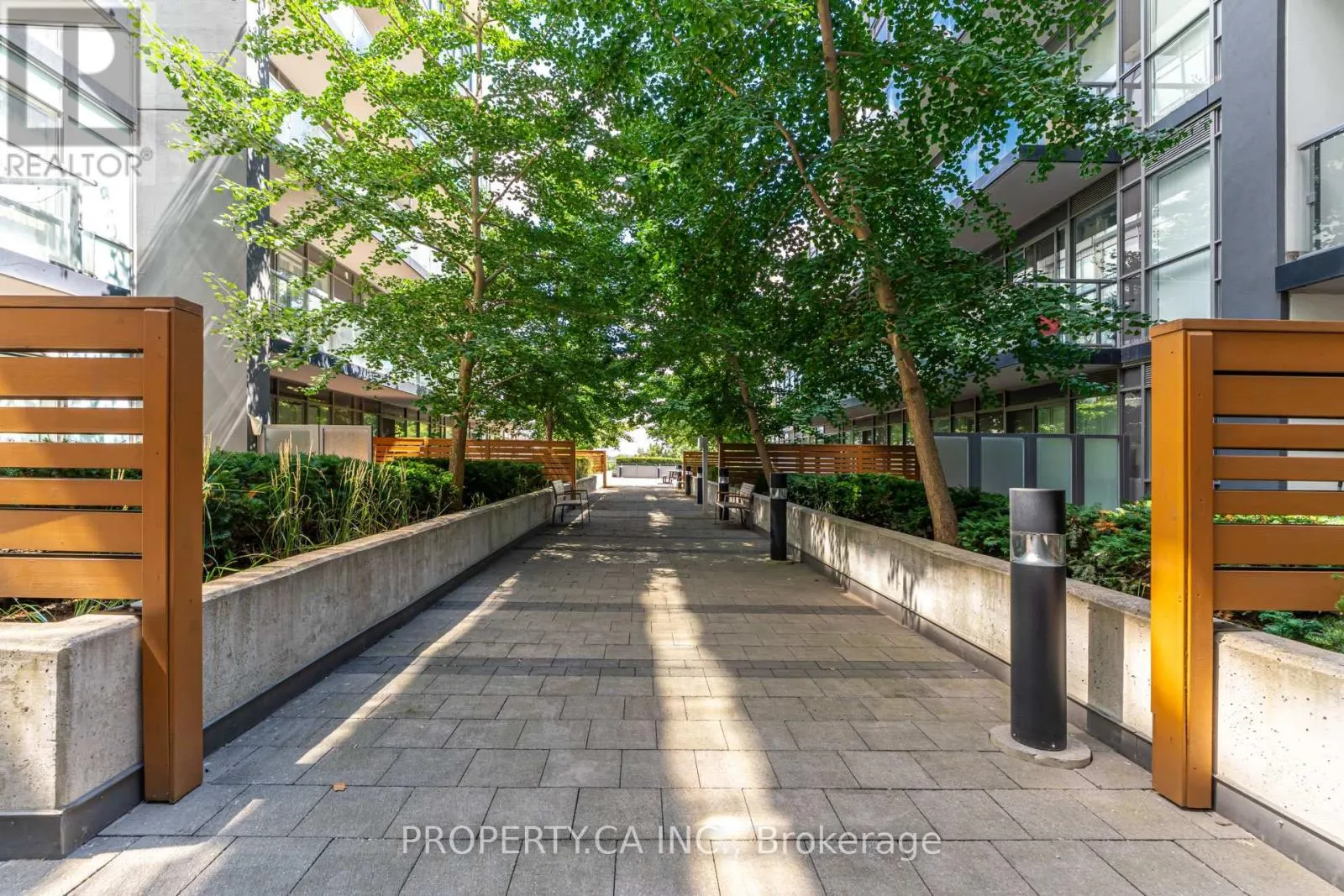 1111 - 15 JAMES FINLAY WAY