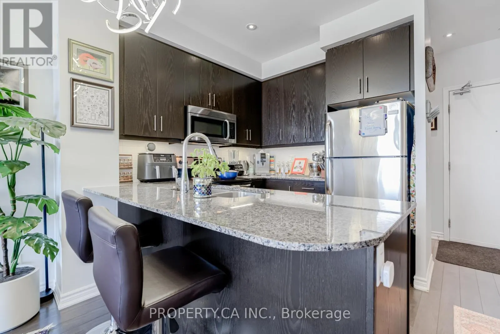 1111 - 15 JAMES FINLAY WAY