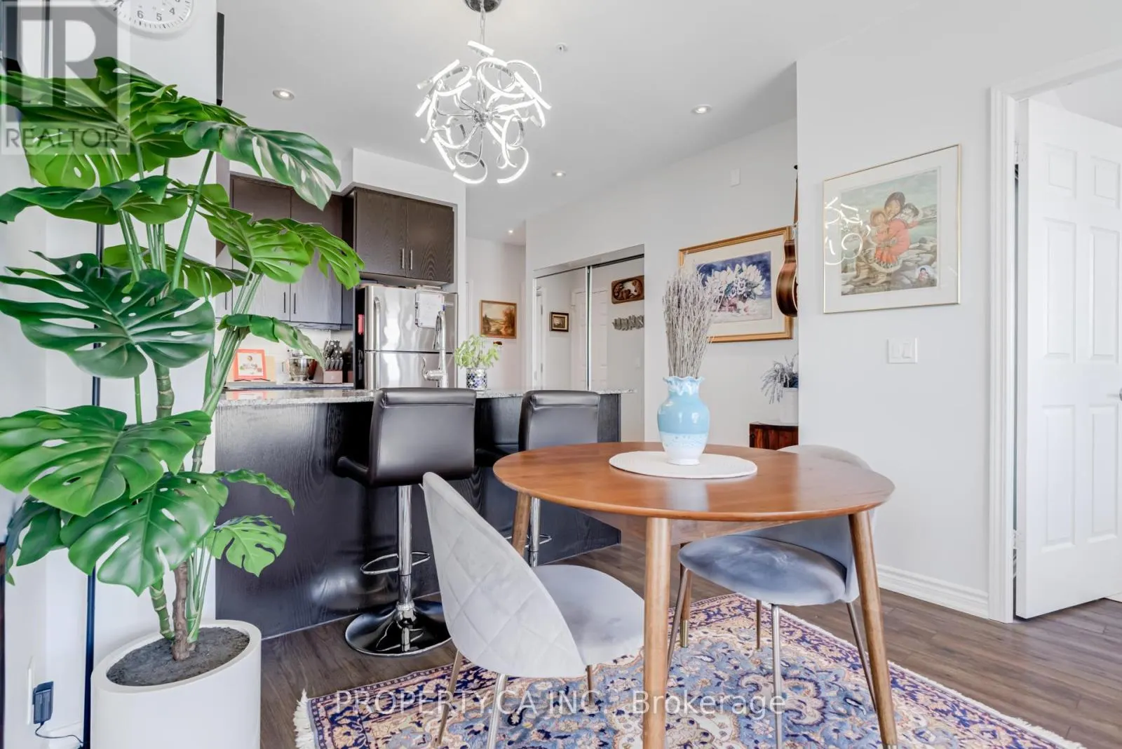 1111 - 15 JAMES FINLAY WAY