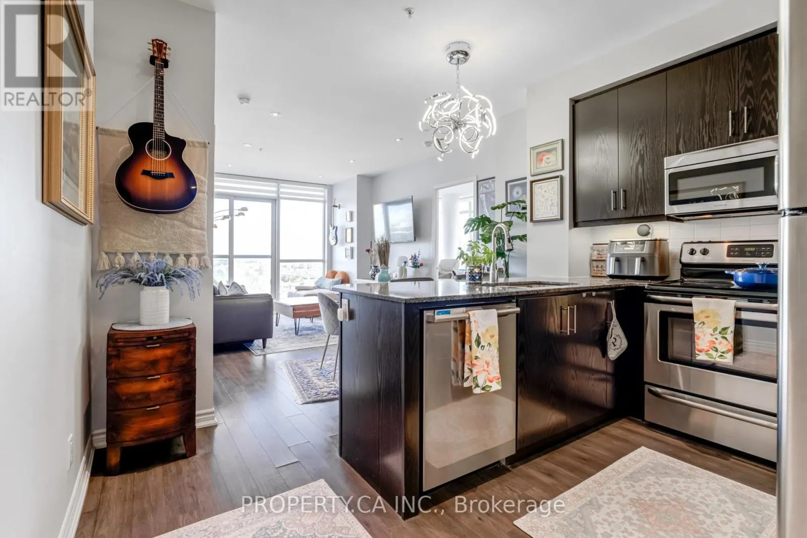 1111 - 15 JAMES FINLAY WAY