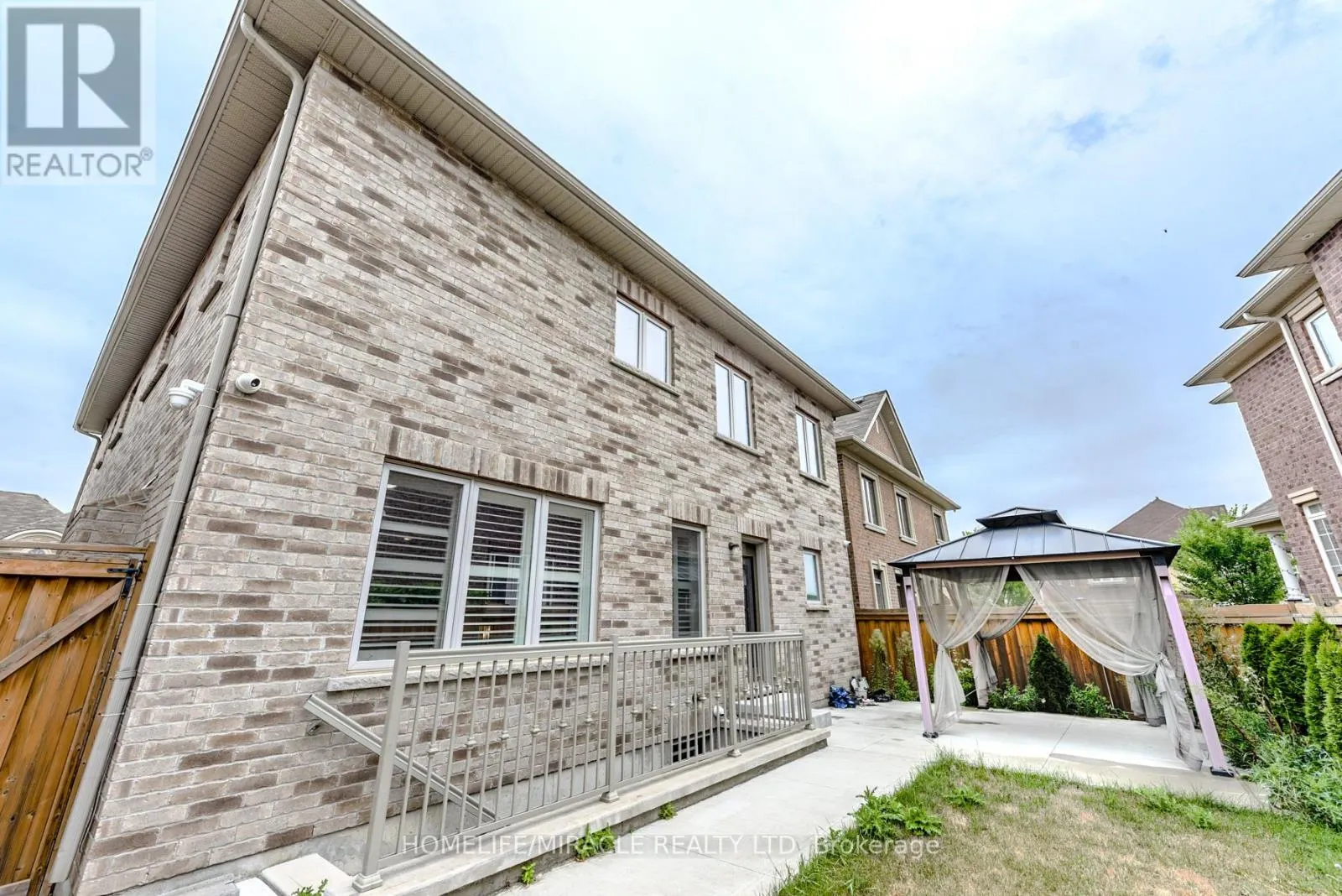 61 BUCKSAW STREET