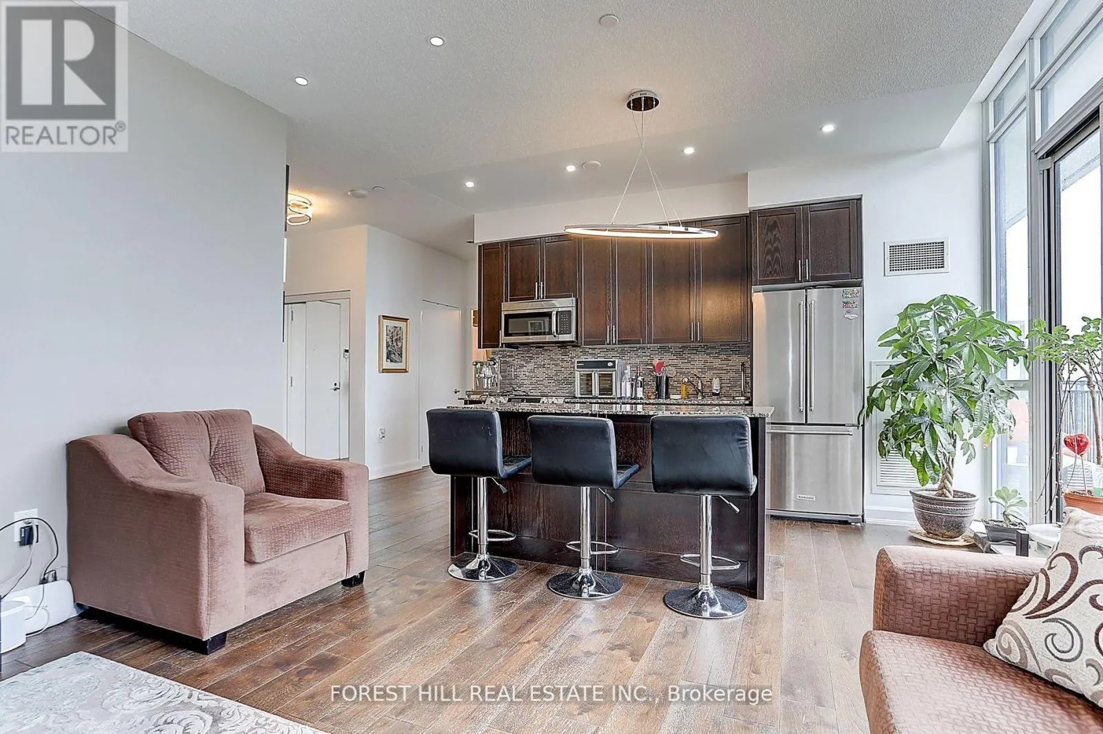 2121 - 800 LAWRENCE AVENUE W