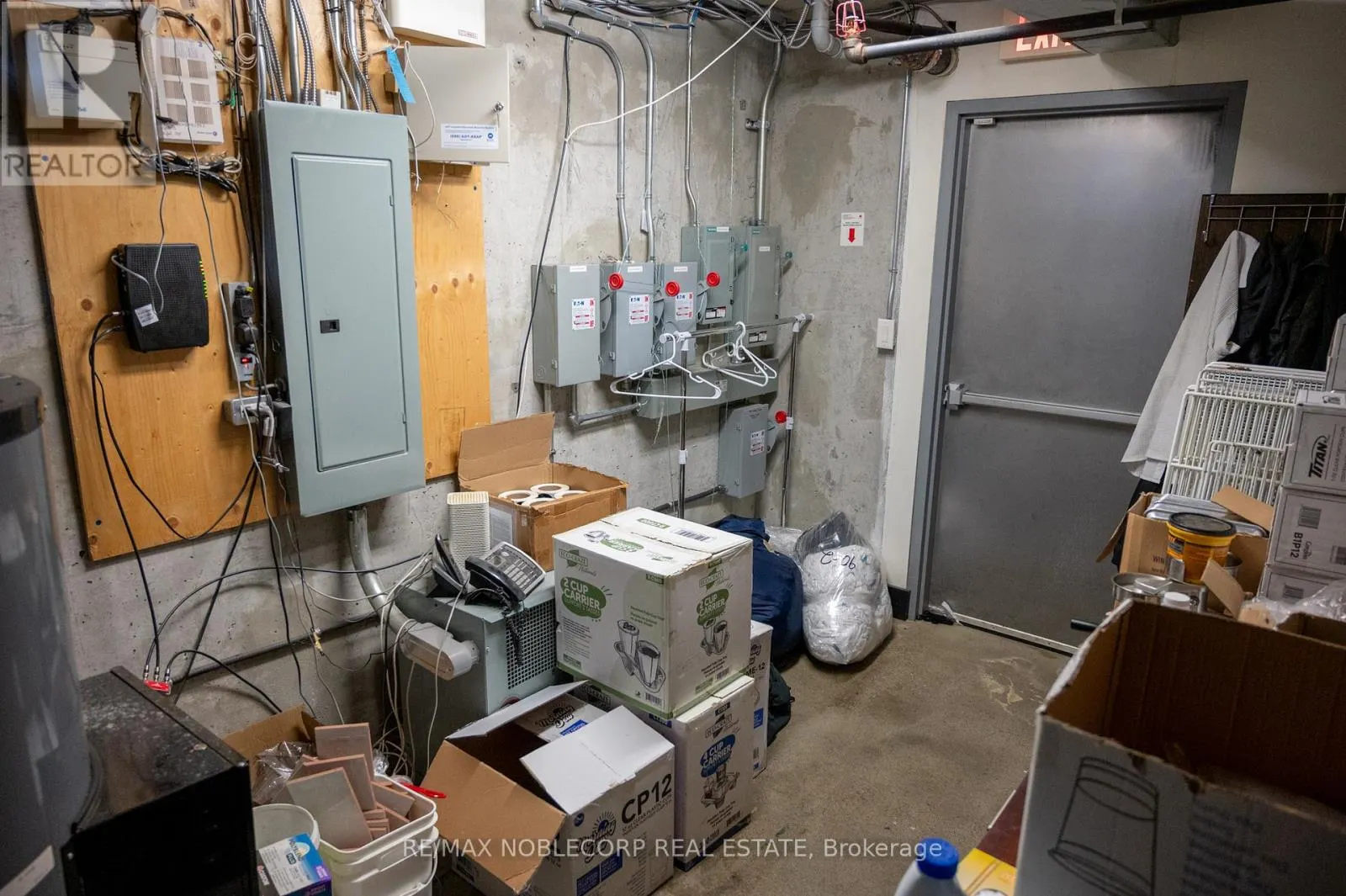 1205 QUEEN STREET W