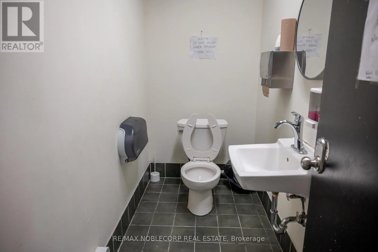 1205 QUEEN STREET W