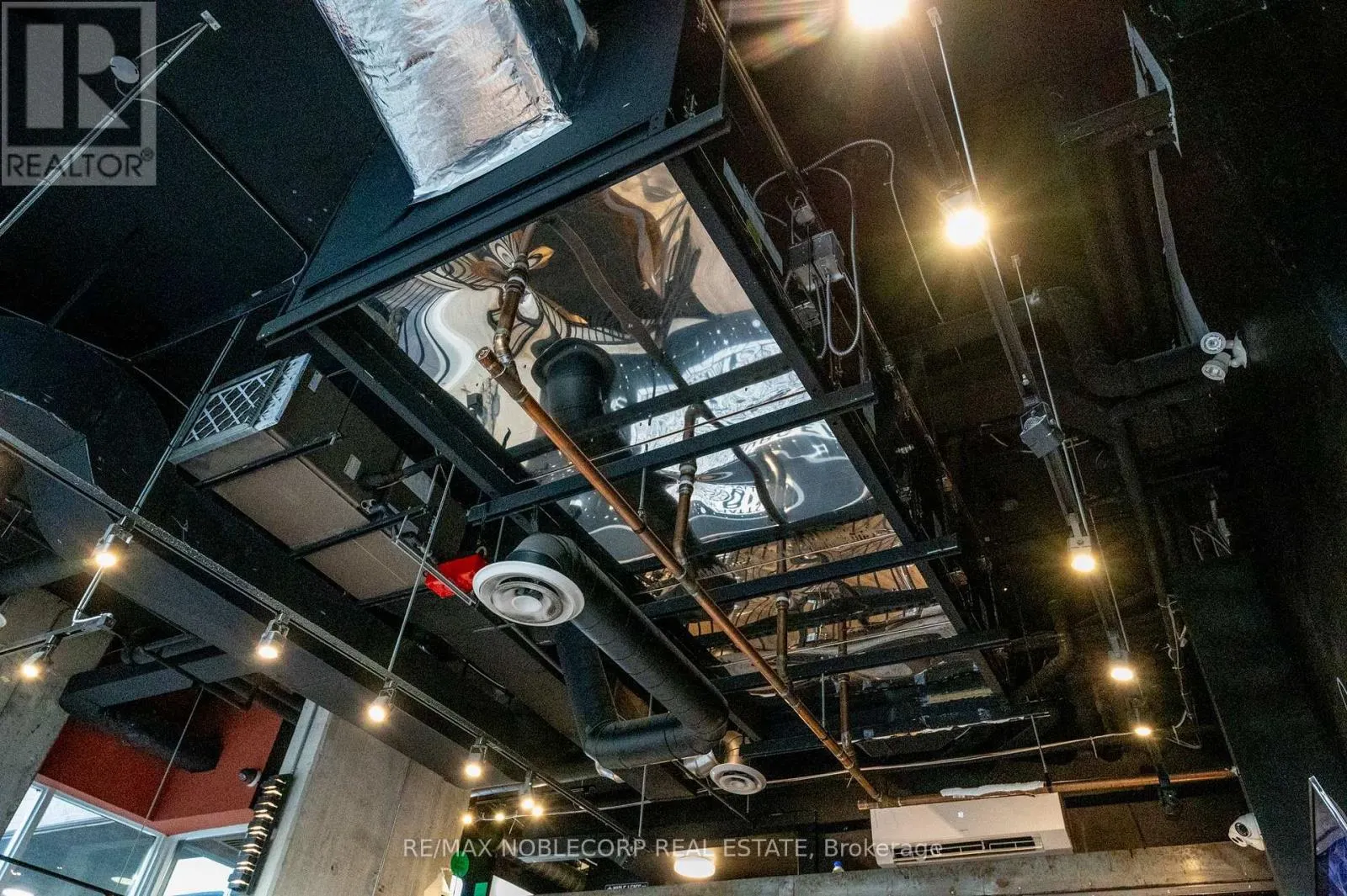 1205 QUEEN STREET W