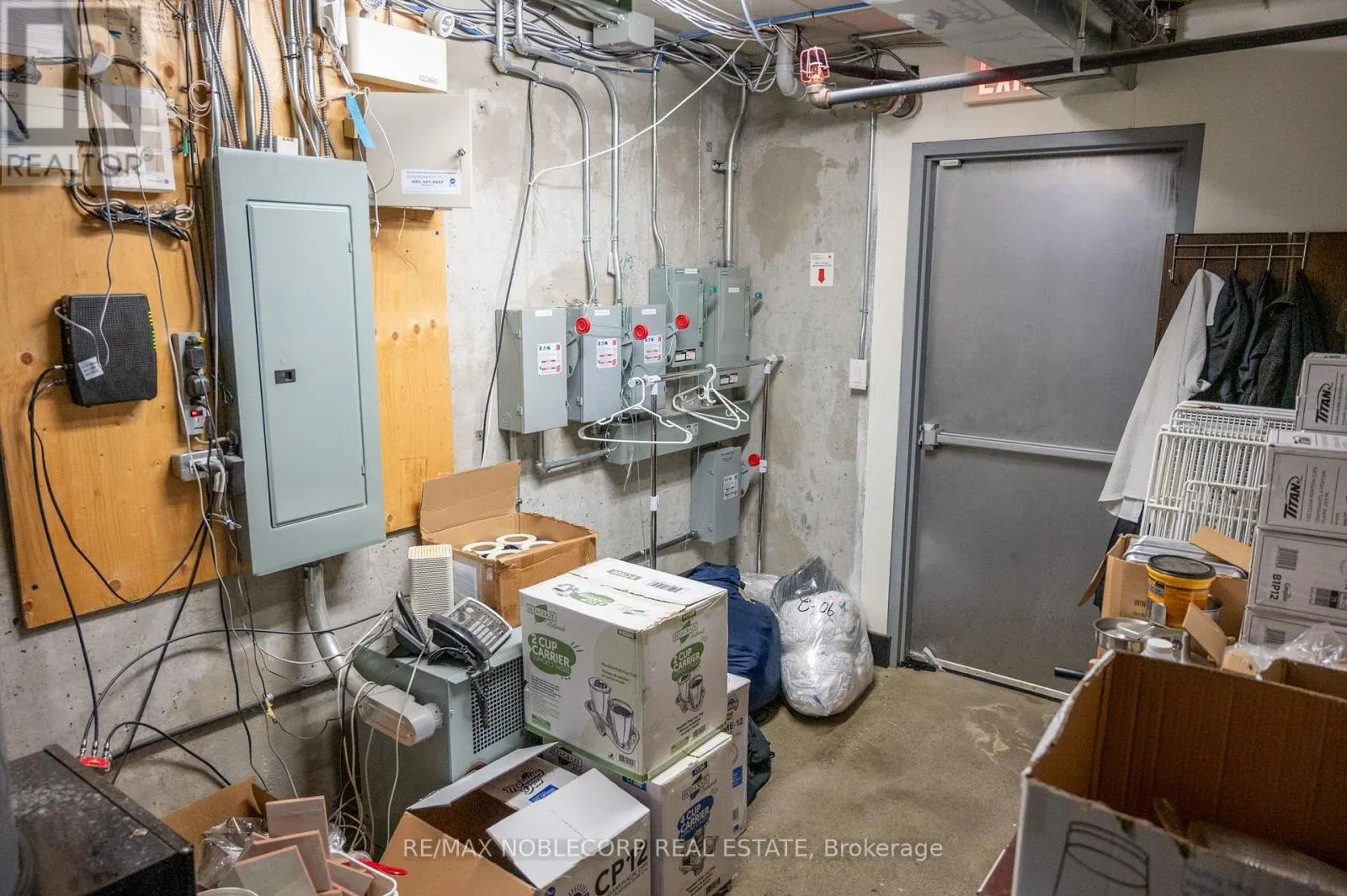 1205 QUEEN STREET W