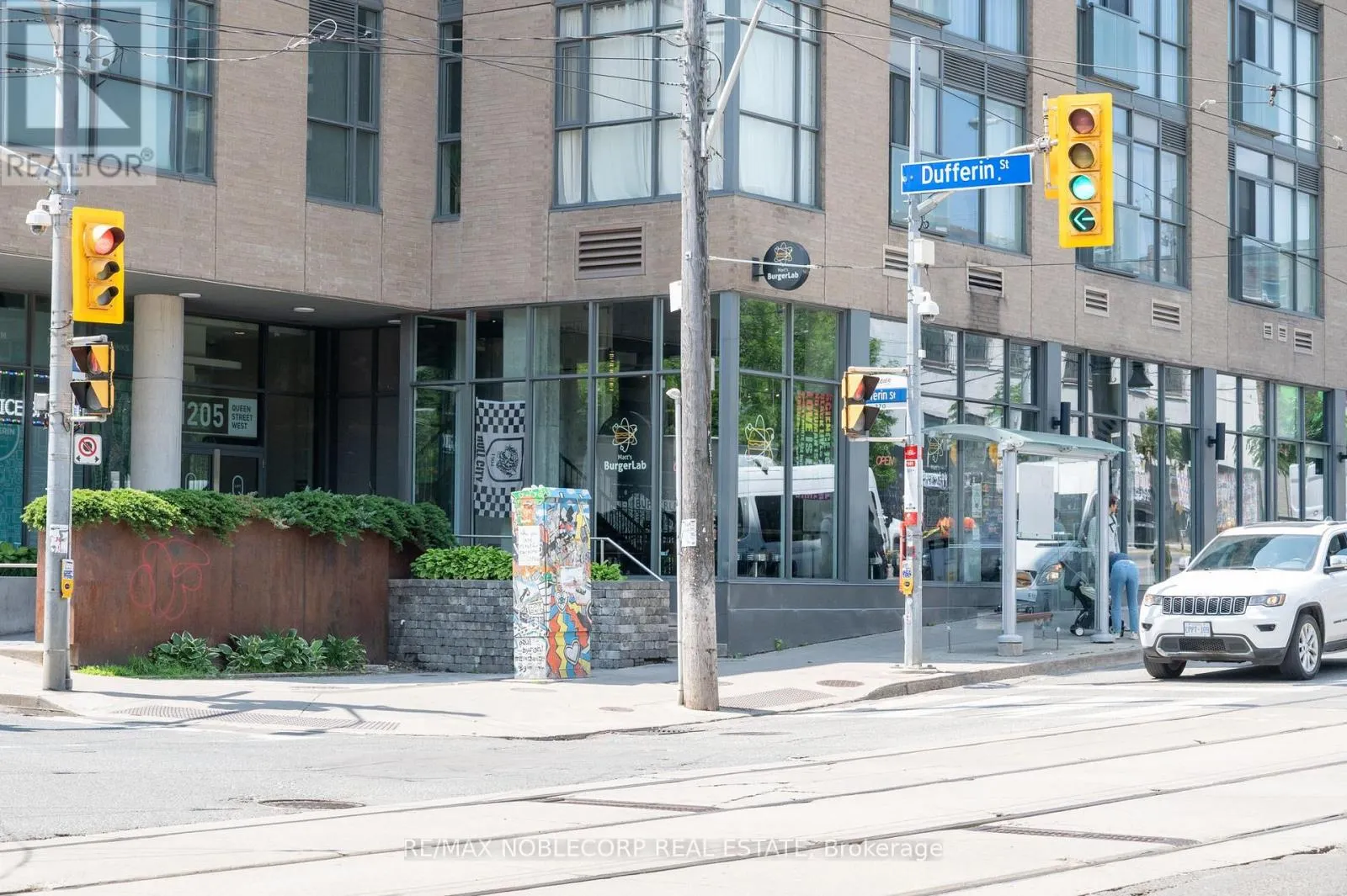 1205 QUEEN STREET W